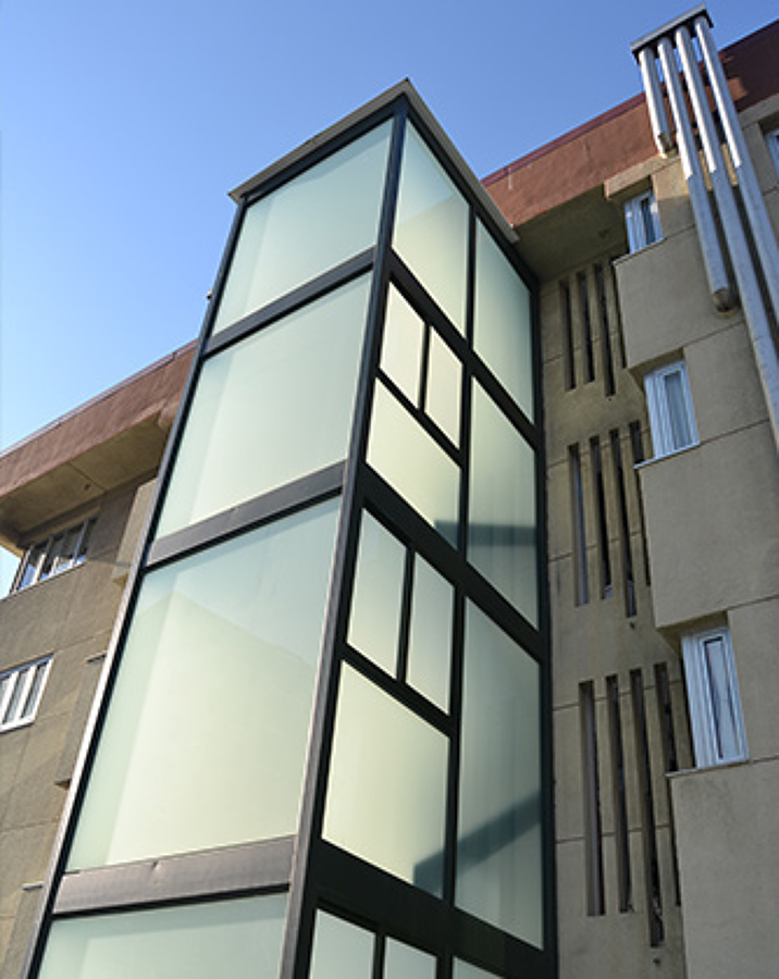 Reconstrucción de parte de las escaleras por patio de manzanas