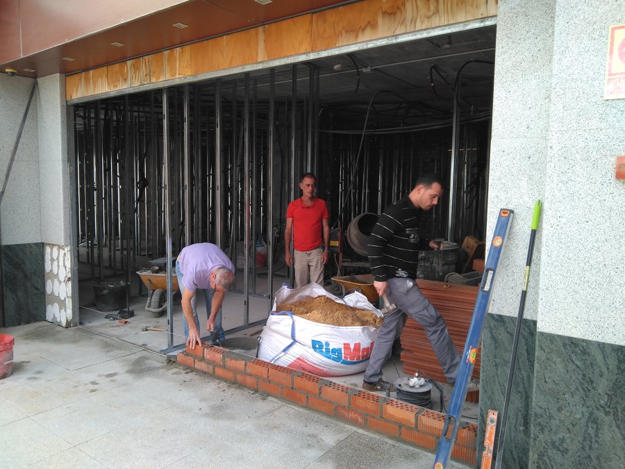 Reconstrucción de polletes de cristales y colocación de marmoles