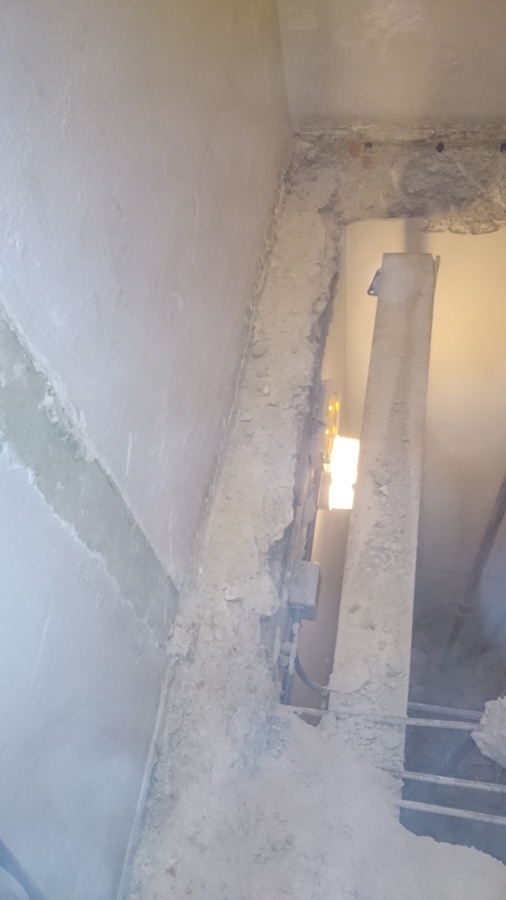 Recorte de forjados de rellanos en tres plantas