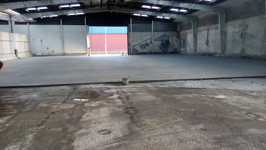 Recrecido de hormigón semipulido.