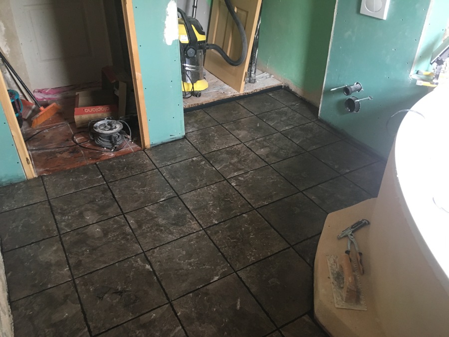 Reforma baño embaldosado suelo