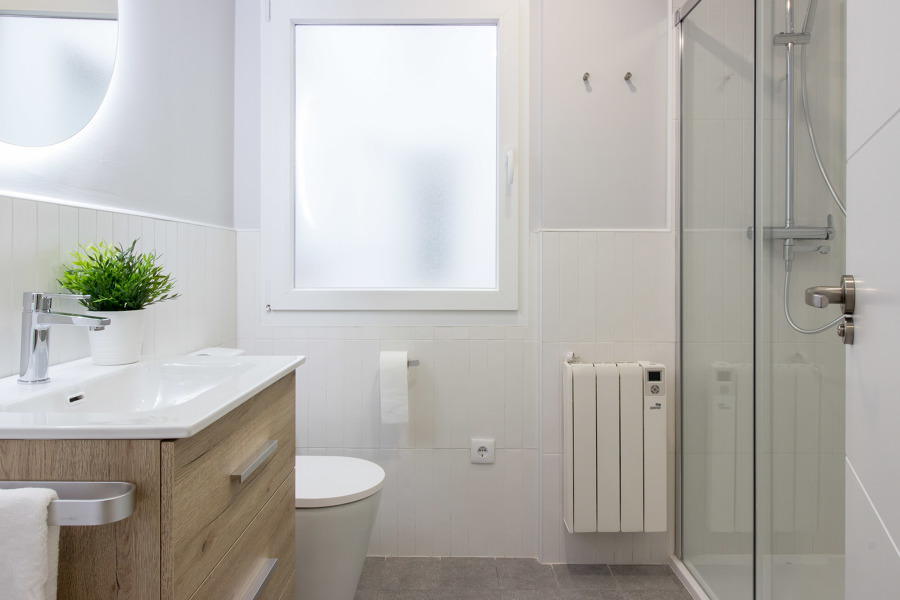 Reforma baño moderno piso