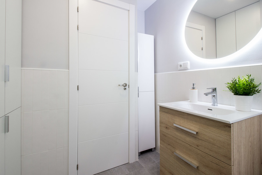 Reforma baño moderno piso