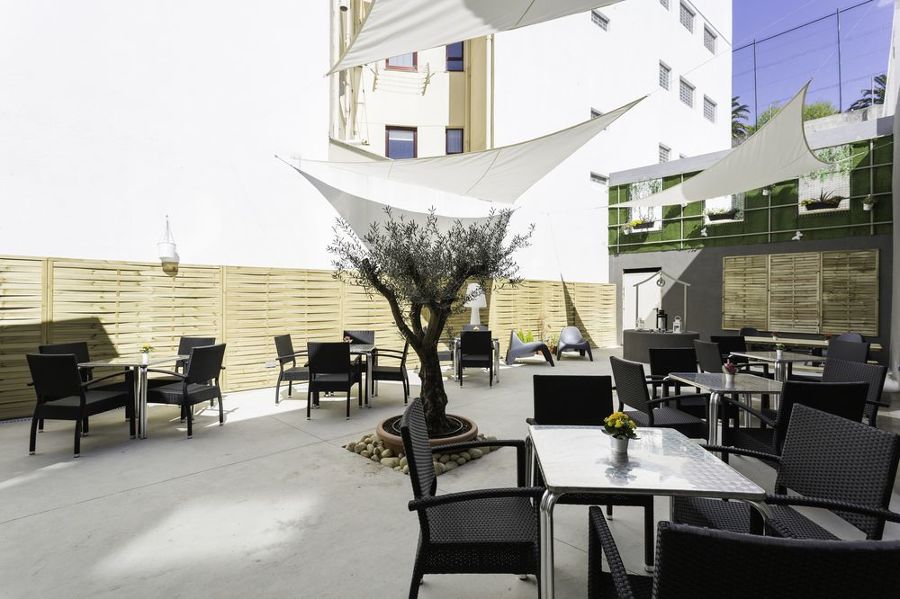 REFORMA BRINGANTIUM LOUNGE EN SANTA CRISTINA (OLEIROS)