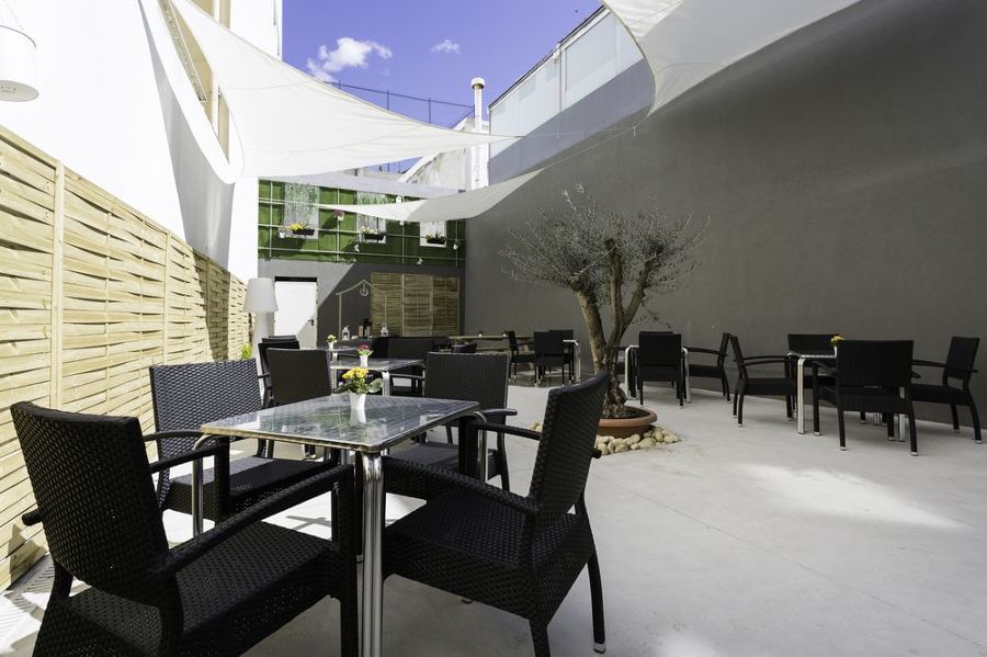 REFORMA BRINGANTIUM LOUNGE EN SANTA CRISTINA (OLEIROS)