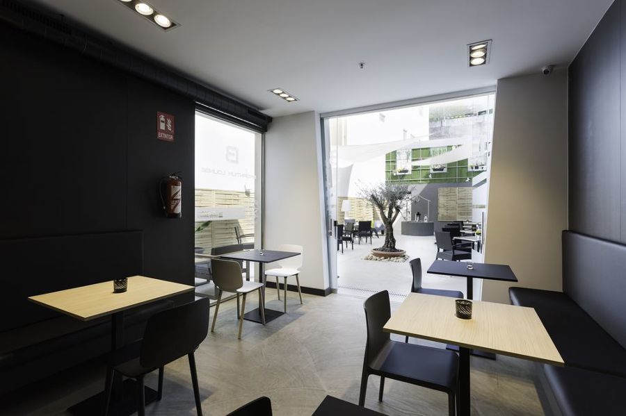 REFORMA BRINGANTIUM LOUNGE EN SANTA CRISTINA (OLEIROS)