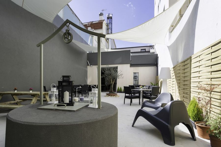 REFORMA BRINGANTIUM LOUNGE EN SANTA CRISTINA (OLEIROS)