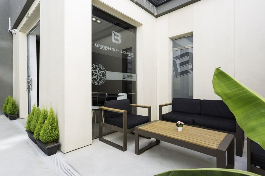 REFORMA BRINGANTIUM LOUNGE EN SANTA CRISTINA (OLEIROS)