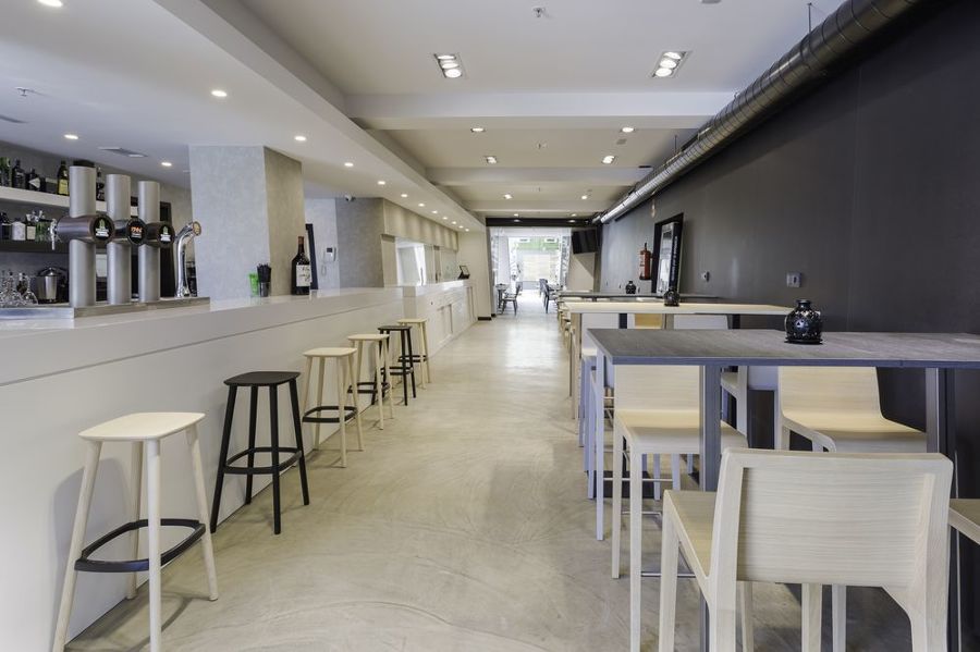 REFORMA BRINGANTIUM LOUNGE EN SANTA CRISTINA (OLEIROS)