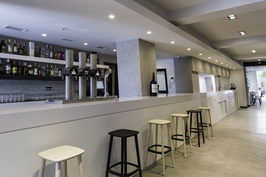 REFORMA BRINGANTIUM LOUNGE EN SANTA CRISTINA (OLEIROS)
