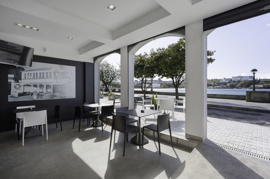 REFORMA BRINGANTIUM LOUNGE EN SANTA CRISTINA (OLEIROS)