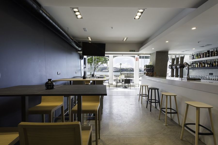 REFORMA BRINGANTIUM LOUNGE EN SANTA CRISTINA (OLEIROS)