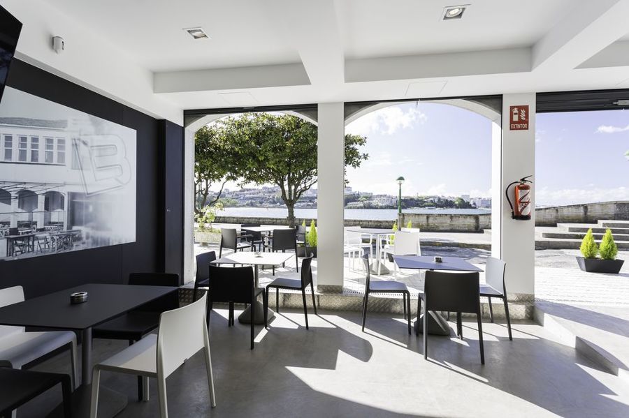 REFORMA BRINGANTIUM LOUNGE EN SANTA CRISTINA (OLEIROS)