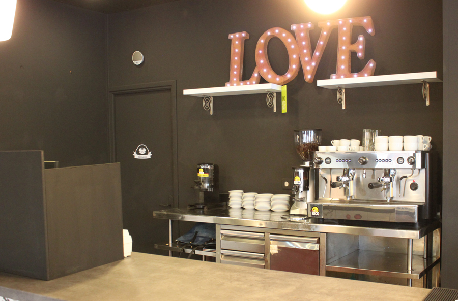 reforma cafetería mediterráneo premium para el programa cámbiame premium de telecinco