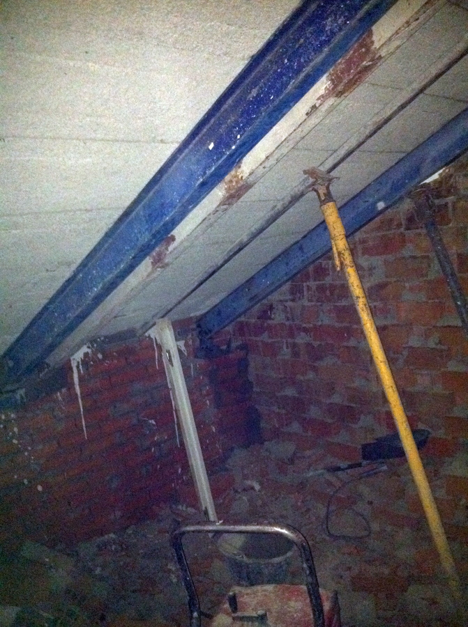 Buhardilla en demolicion de palomeros e instalación de estructura de apoyo