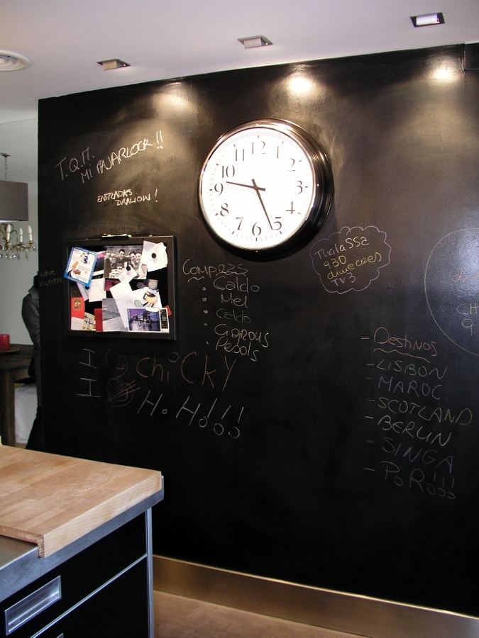 Reforma cocina en Barcelona: pared de pizarra