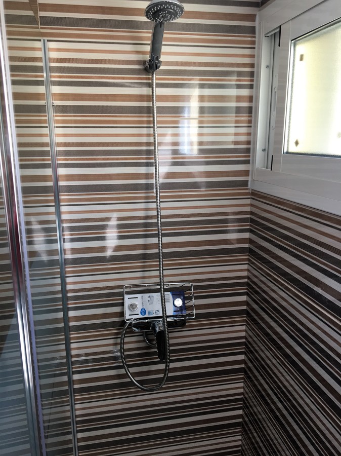 Reforma con pack renueva en calle salvador allende, TORREMOLINOS