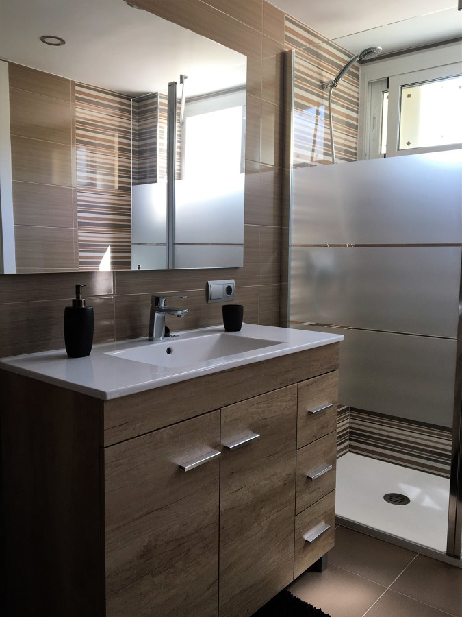 Reforma con pack renueva en calle salvador allende, TORREMOLINOS