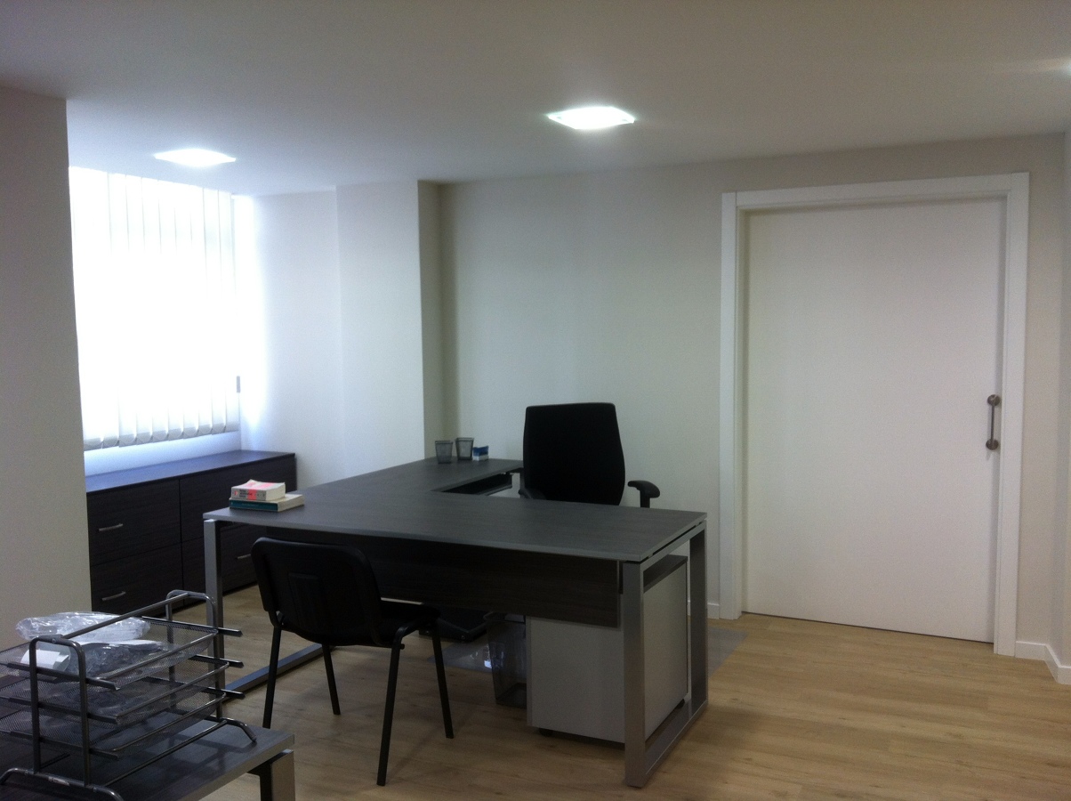 Reforma de dos locales para despacho