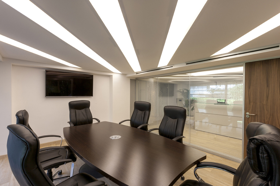 Reforma de oficinas - Telas tensadas - Iluminación personalizada