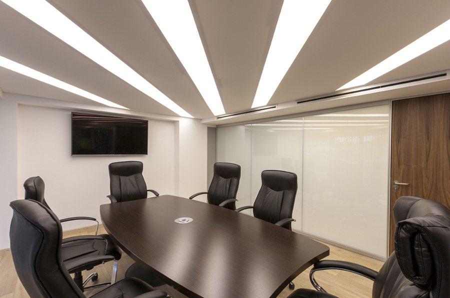 Reforma de oficinas - Telas tensadas - Iluminación personalizada