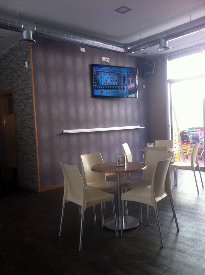 REFORMA GENERAL DE RESTAURANTE EN PREMIA DE MAR