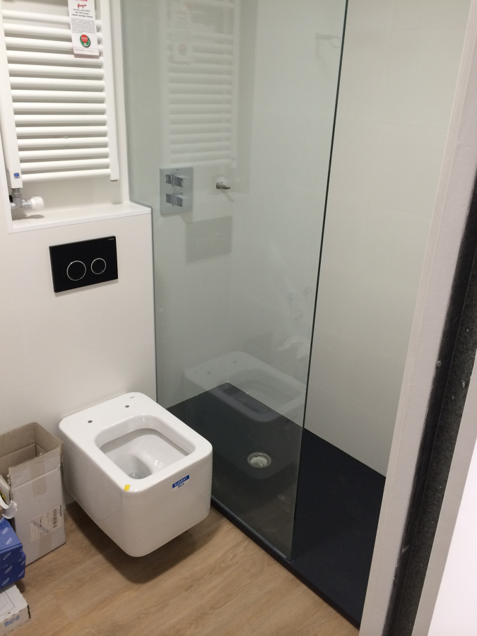 reforma integral baño, con inodoro suspendido