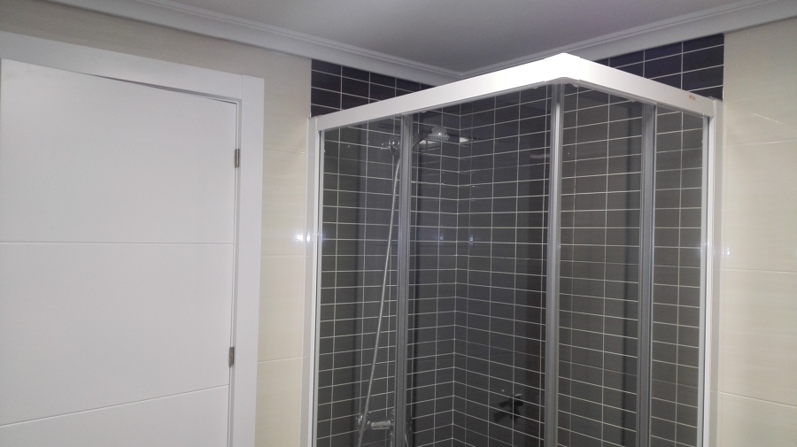 Reforma integral baño. Mampara