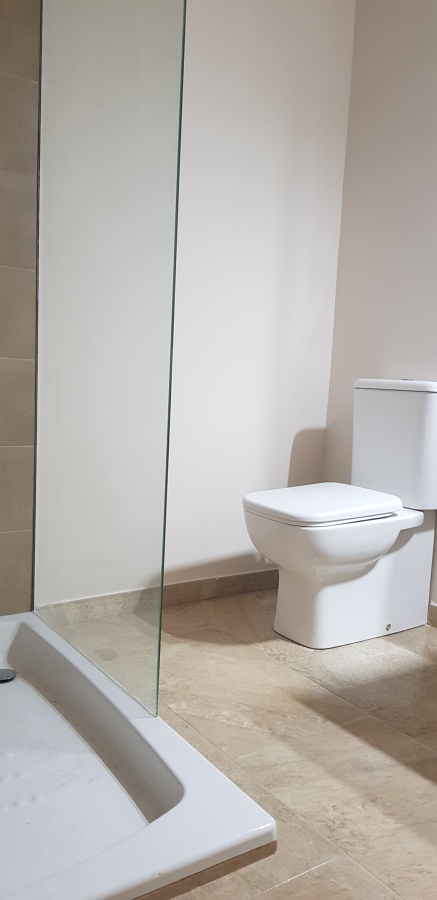 Reforma integral de baño con revestimiento de yeso