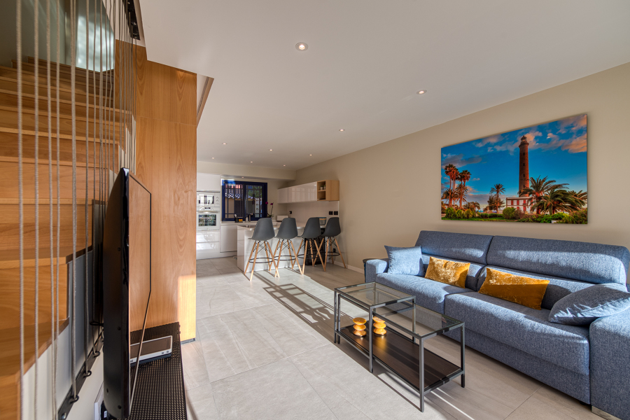 Reforma integral de dúplex y diseño de mobiliario en Meloneras