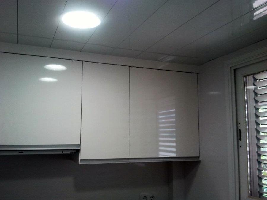 reforma integral de un piso, puertas, parquet, armarios, cocina,baño y pintura