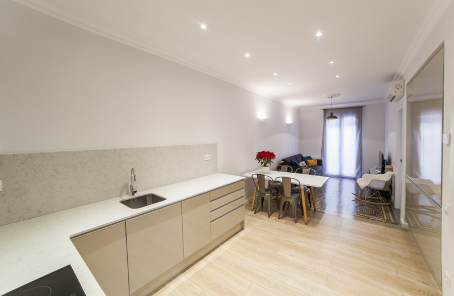 Reforma integral de vivienda. Detalle de cocina, comedor