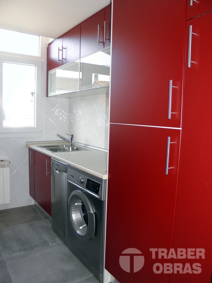 Reforma integral de vivienda por Traber Obras - mobiliario de cocina.