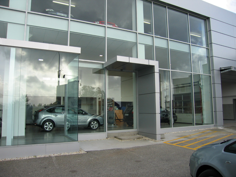 Reforma para concesionario de vehículos_02