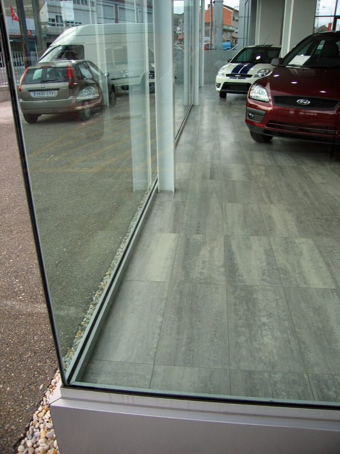 Reforma para concesionario de vehículos_03