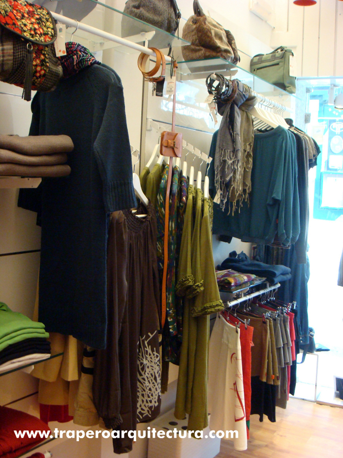 Reforma Tienda Regaliz. Segovia. 2011 Proyecto y dirección obra.