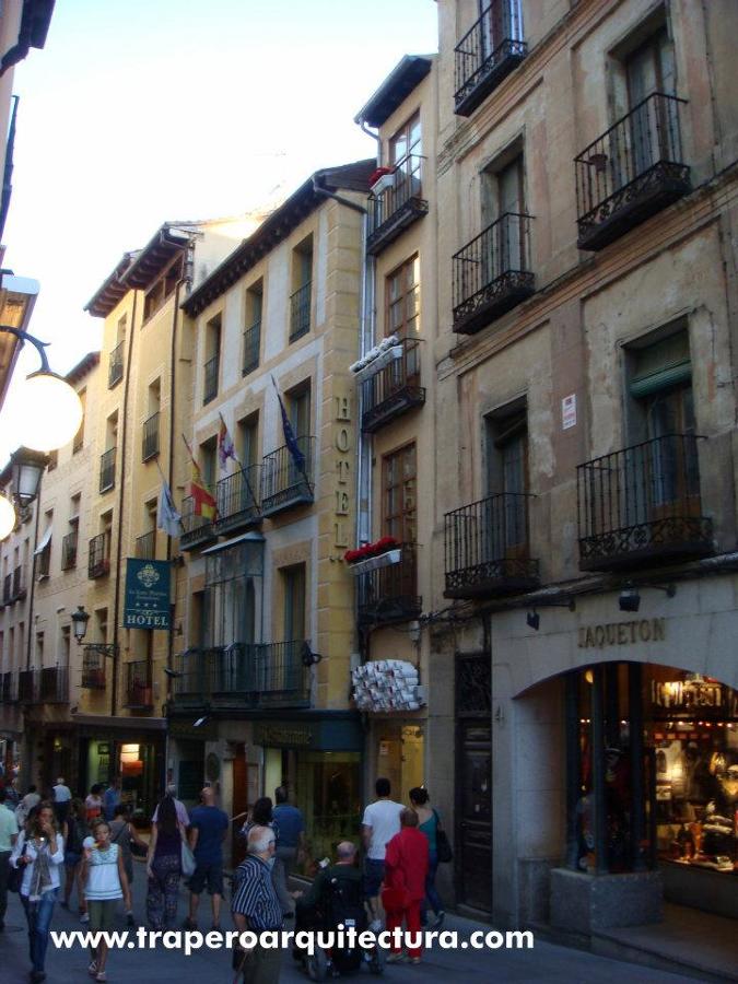 Reforma Tienda Regaliz. Segovia. 2011 Proyecto y dirección obra.