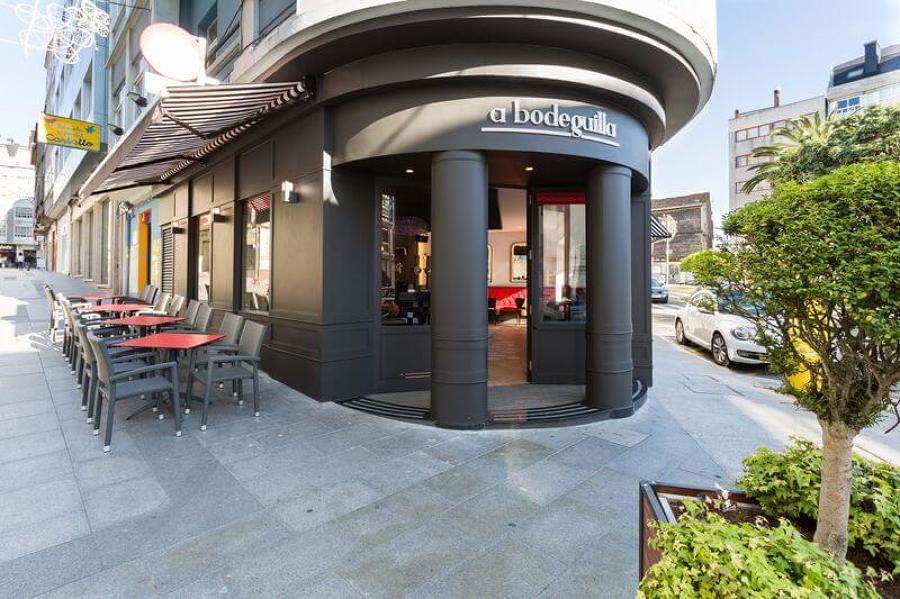 Reforma vinoteca a bodeguilla en Carballo (A Coruña)