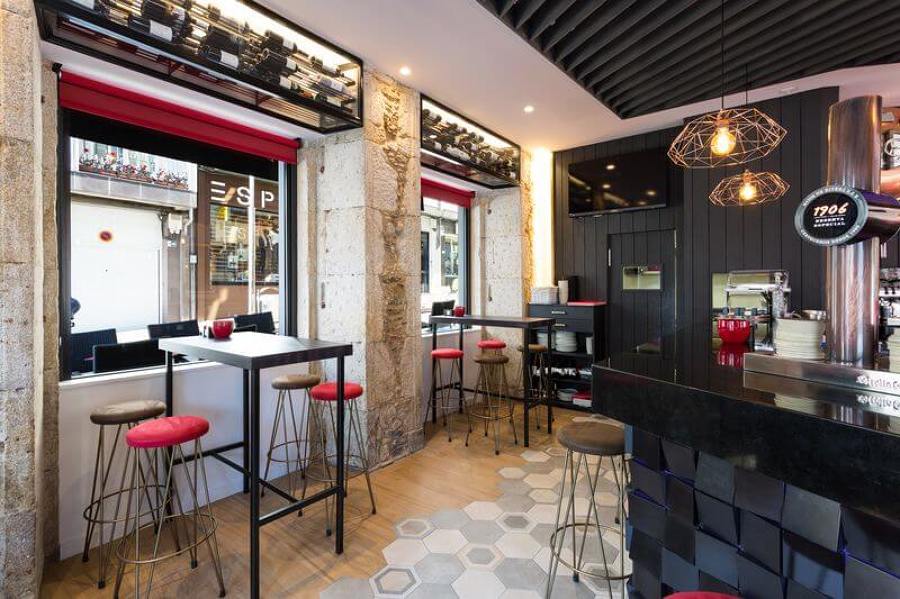 Reforma vinoteca a bodeguilla en Carballo (A Coruña)