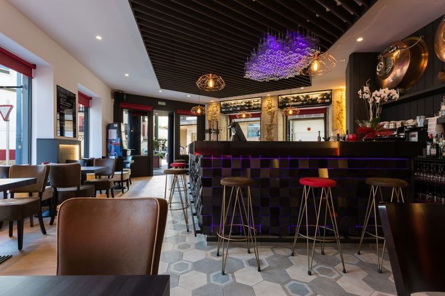 Reforma vinoteca a bodeguilla en Carballo (A Coruña)