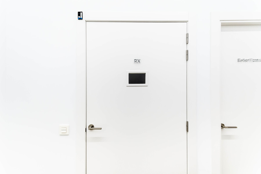 PUERTA EMPLOMADA RAYOS CLINICA DENTAL