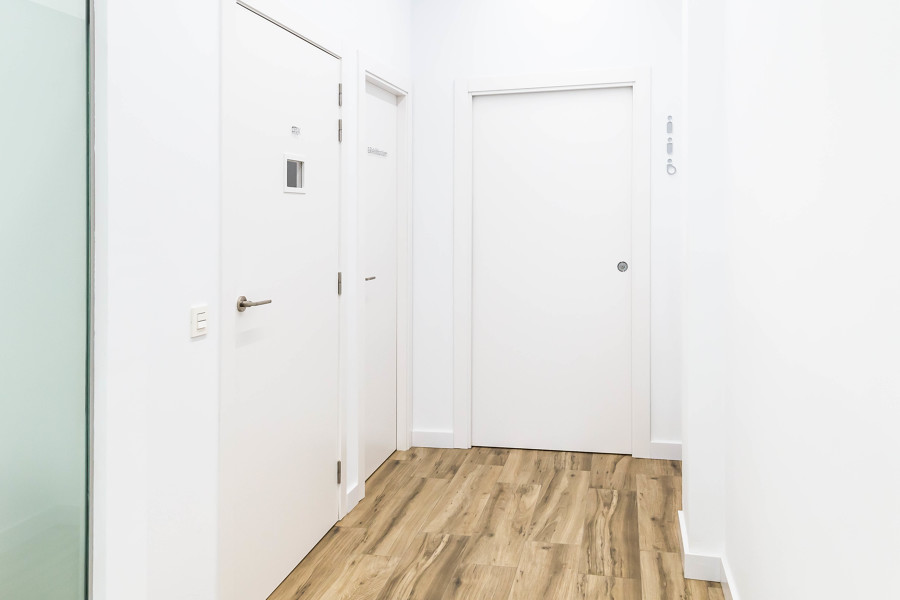 PUERTAS LACADAS BLANCO CLINICA DENTAL