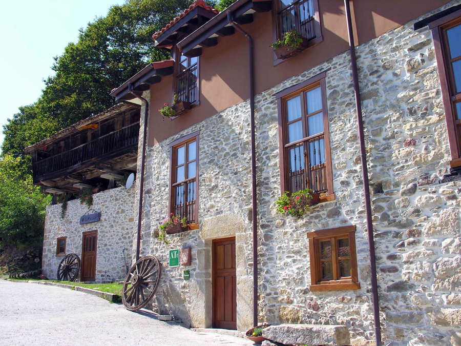 Rehabilitación completa de casa de pueblo y panera