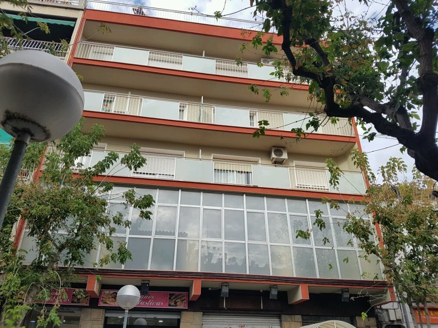 Rehabilitación de fachada con mortero monocapa acabado en raspado en mollet del valles 