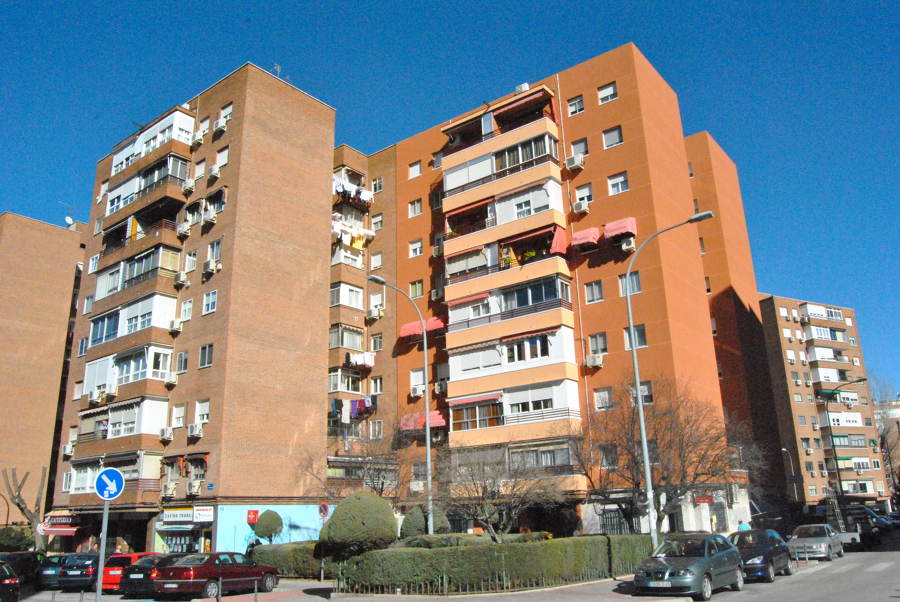 Rehabilitación de fachada y cubierta en Fuenlabrada (Madrid)