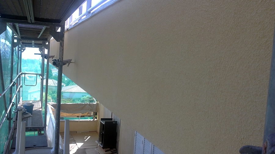 Rehabilitación de fachadas en Segur de Calafell, C/Pinar, 10