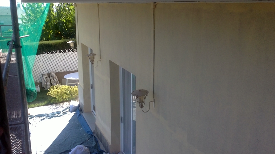 Rehabilitación de fachadas en Segur de Calafell, C/Pinar, 10