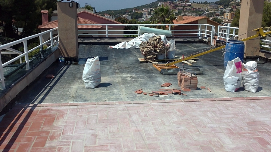Rehabilitación de fachadas en Segur de Calafell, C/Pinar, 10