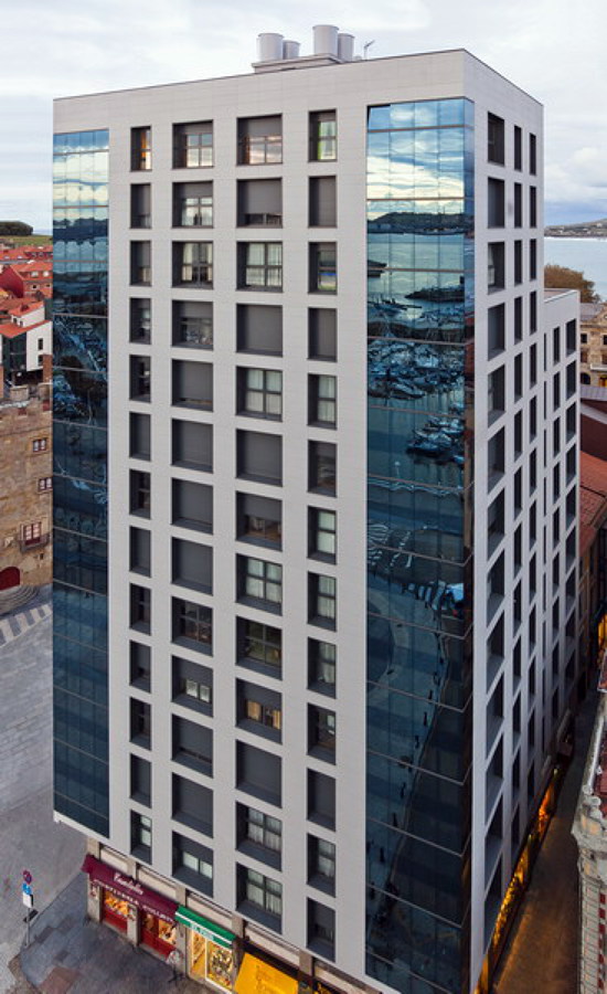 Rehabilitación de fachadas mediante sistema Fachada Ventilada y Muro Cortina. Edificio "Rey Pelayo" - Plaza del Marqués, 10 - Gijón (Asturias)
