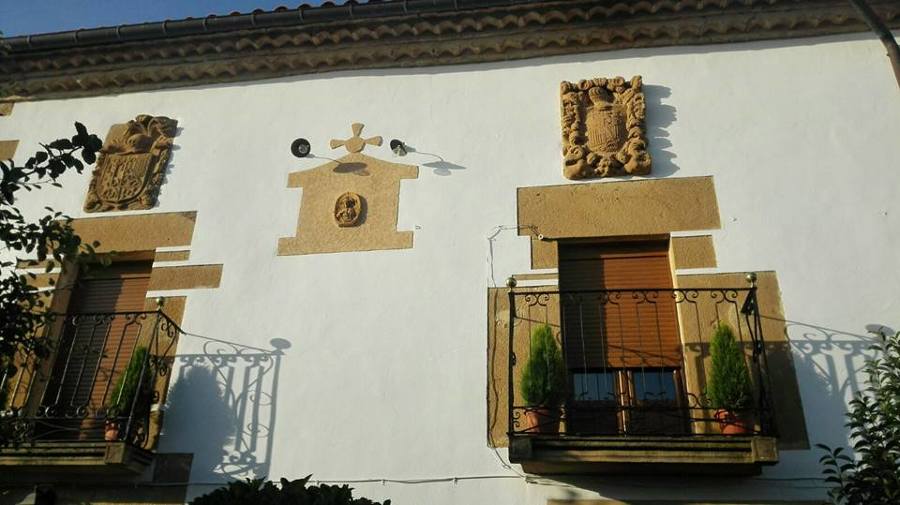 Rehabilitación de la fachada efecto piedra.